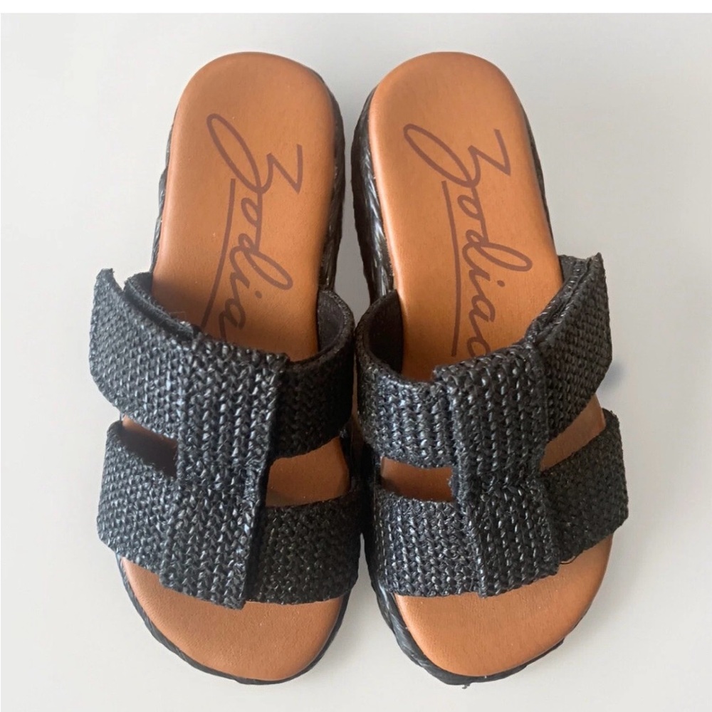Zodiac Women’s Black and Tan Sandals straw slides platform adjustable sz 5.5